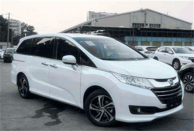 青岛带司机租车